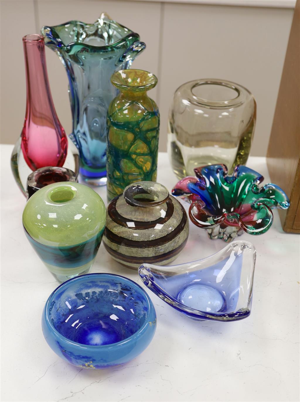 A quantity of mixed Studio glass (10)